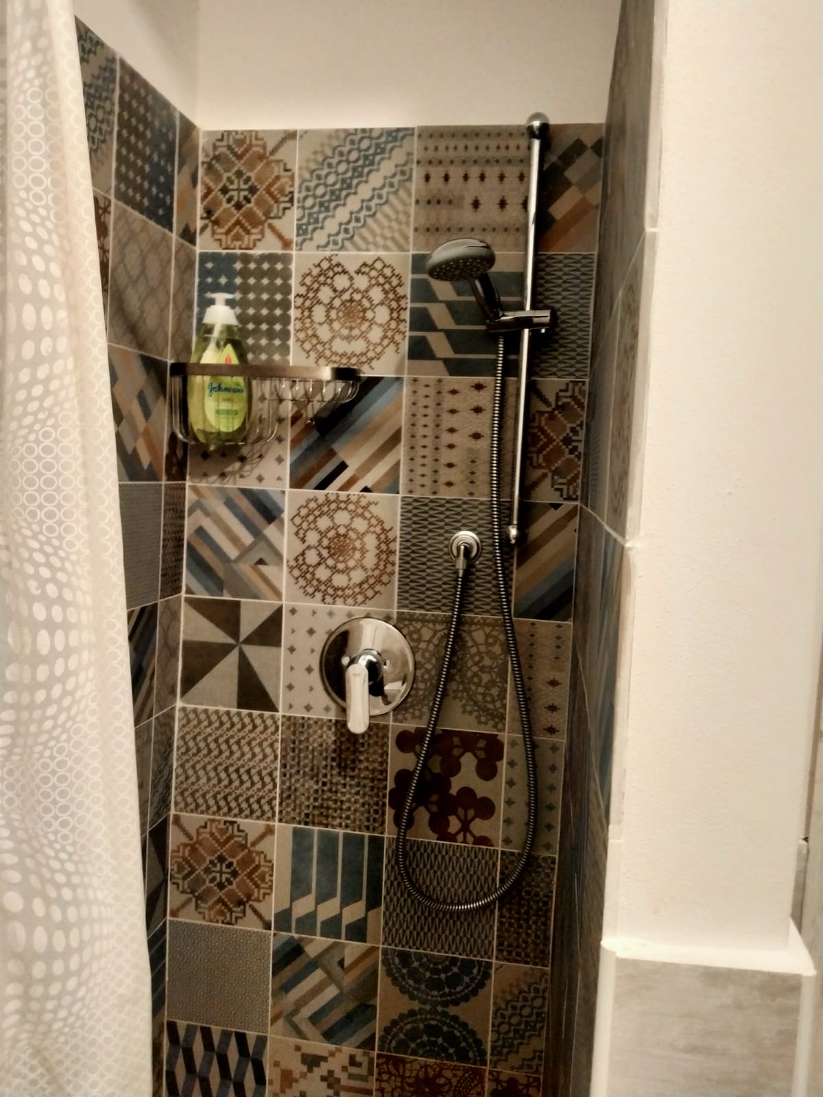 La Scalia con Cortile — Shower