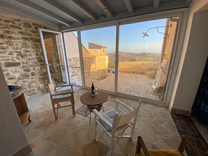 La Scalia con Cortile — Veranda view 3